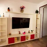 Rentalsevilla Centrico Apartamento Junto Al Guadalquivir Con Parking Coche Mediano