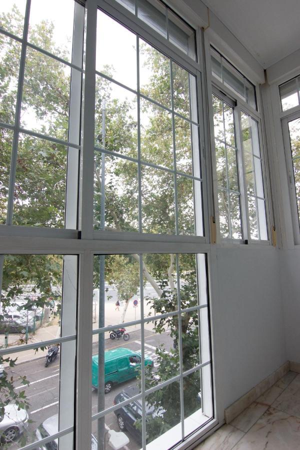 Rentalsevilla Centrico Apartamento Junto Al Guadalquivir Con Parking Coche Mediano