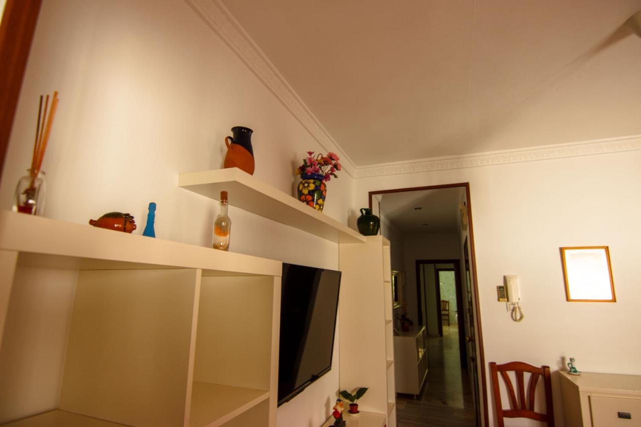 Rentalsevilla Centrico Apartamento Junto Al Guadalquivir Con Parking Coche Mediano